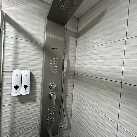 Habitacion Con Jacuzzi Y Bano Privado マドリード エクステリア 写真