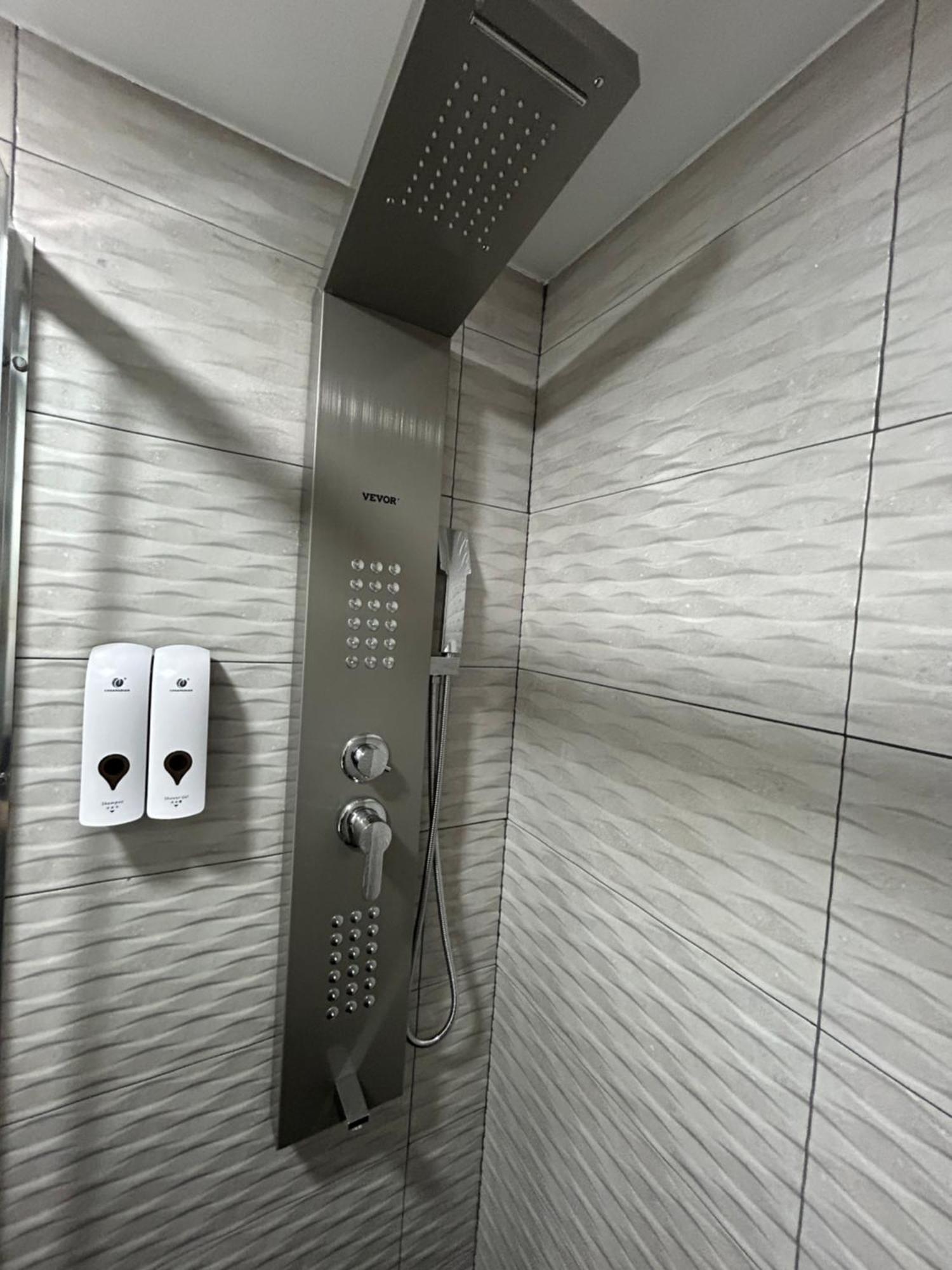 Habitacion Con Jacuzzi Y Bano Privado マドリード エクステリア 写真