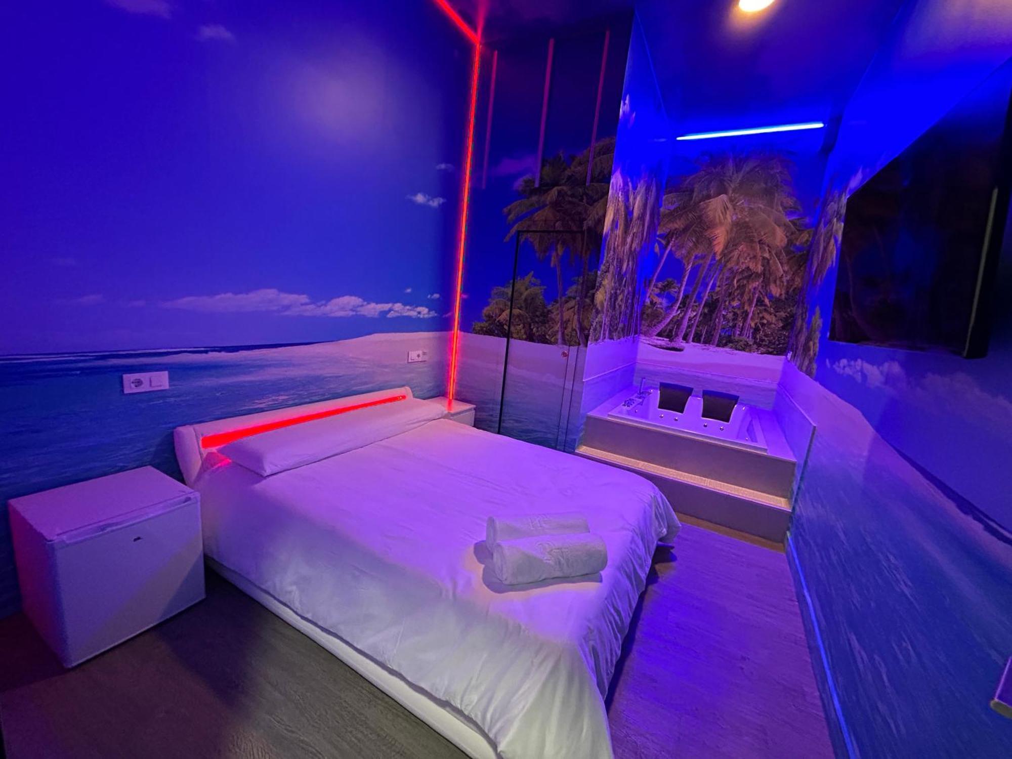 Habitacion Con Jacuzzi Y Bano Privado マドリード エクステリア 写真
